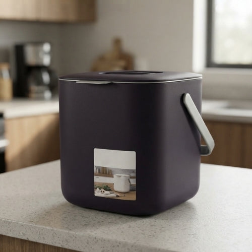 Poubelle de table violet cubique munie d'une poignée blanche