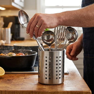 accès facile aux ustensiles avec pot ustensiles cuisine