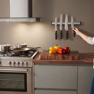 barre aimantée pour couteaux au mur bonne hauteur plan travail