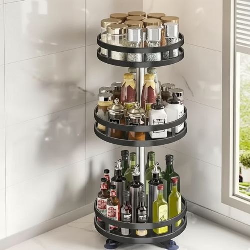 grande étagère à épices trois niveaux pleine d'ingrédients