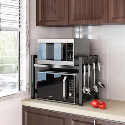 étagère cuisine sur comptoir ustensiles accrochés deux micro-ondes