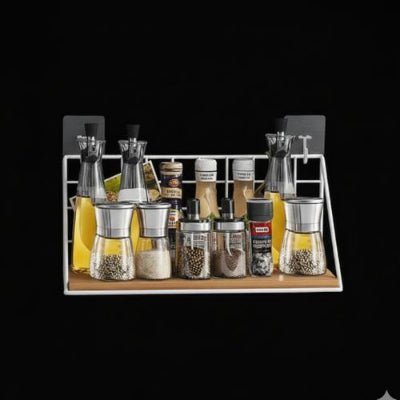 Petite etagere de cuisine blanche avec huiles sel épice