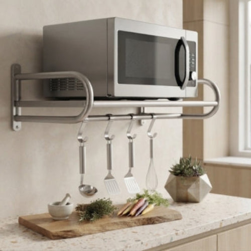 etagere four micro onde au mur sur comptoir légumes vase