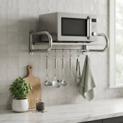 etagere four micro onde ustensiles torchon accrochés planche à découper