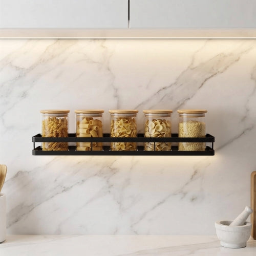 Étagère murale cuisine avec bocaux en verre remplis de pâtes