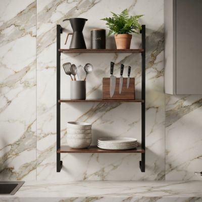 étagère murale cuisine avec porte couteaux et petite plantes décorative