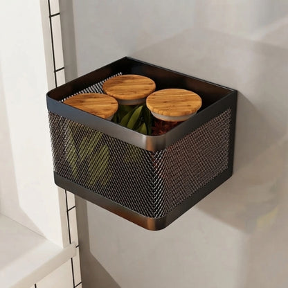 étagère murale cuisine en panier noir avec bocaux couvercles bois