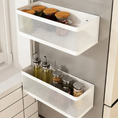 étagère murale cuisine grands modèles blancs collés au frigo