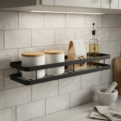 Étagère murale cuisine moderne contenant des bocaux en céramiques