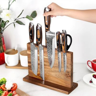 main prend couteau du porte couteau en T inverse