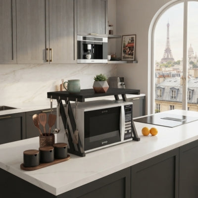 micro onde etagere noire dans cuisine moderne vue Paris