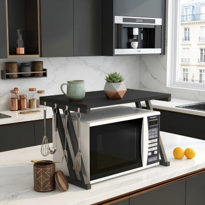 micro onde etagere noire sur plan marbre cuisine élégante