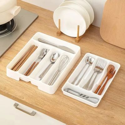 petit grand range couverts tiroirs presentés avec couverts organisés