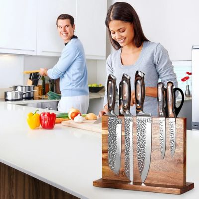 porte couteau grande charge femme joyeuse découpe légumes homme heureux