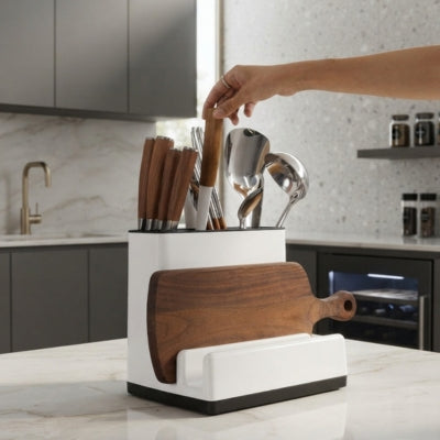 porte couteaux cuisine une main saisit un couteau