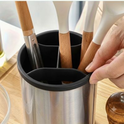 pot à ustensiles cuisine intérieur avec quatre compartiments