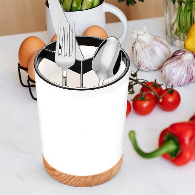 pot ustensiles cuisine égouttoir-blanc ail tomate oeufs