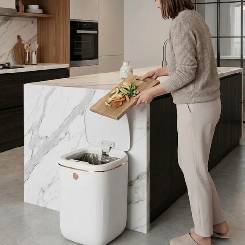 Poubelle automatique cuisine luxueuse marbre blanc gris
