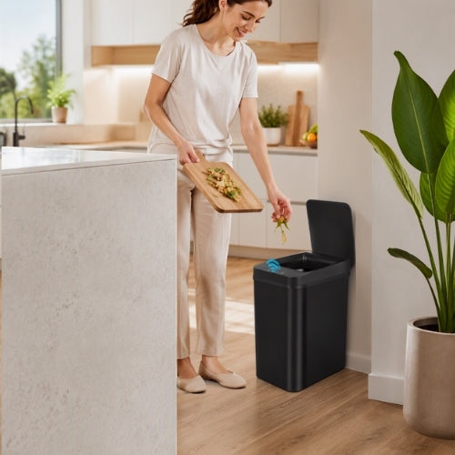 poubelle automatique ouverte par détection des mains de la femme