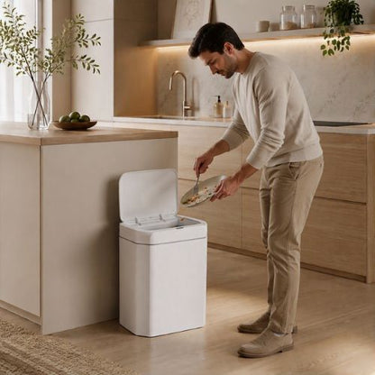 poubelle cuisine homme jetant ses déchets cuisine épurée et moderne