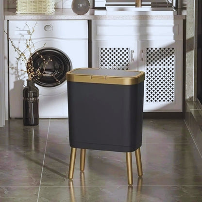 Poubelle cuisine utilisée dans une belle salle de lavage