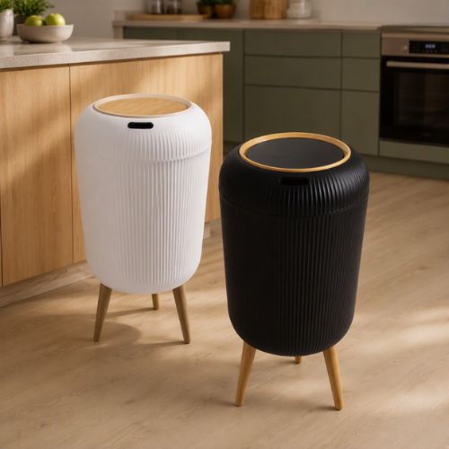 poubelle design deux versions blanche et noire au sol