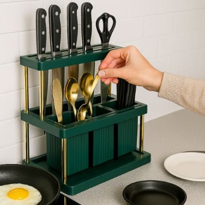 rangement pour couverts poêle œufs main prend cuillère