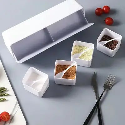 Rangement pour épices tomate et couverts sur un comptoir