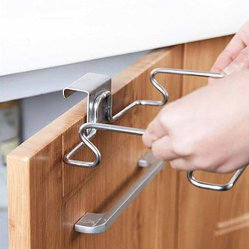 support sac poubelle amovible accroché sur une porte de placard