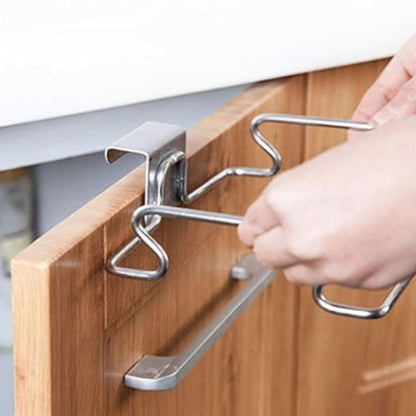 support sac poubelle amovible accroché sur une porte de placard